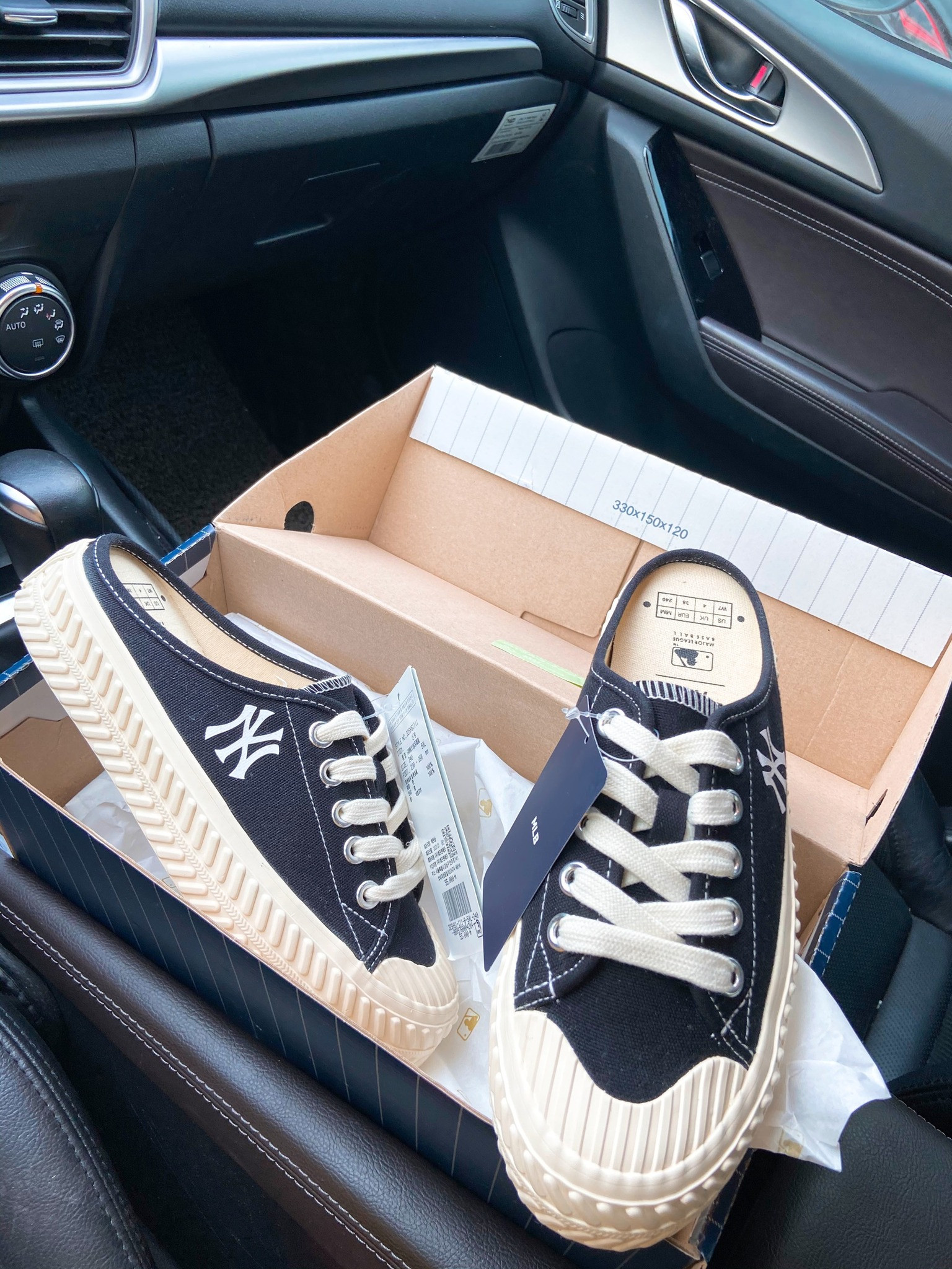 VOUCHER 99K Giày Mule MLB Playball Origin Mule New York Yankees Giày sục cho nam nữ unisex MixASale #43 VOUCHER 99K Giày Mule MLB Playball Origin Mule New York Yankees Giày sục cho nam nữ unisex MixASale